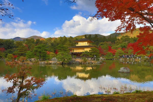 Stagione autunnale di Kinkaku-ji tempio buddista Zen — Foto Stock