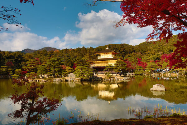 Осенний сезон буддийского храма Кинкаку-дзи Дзен
