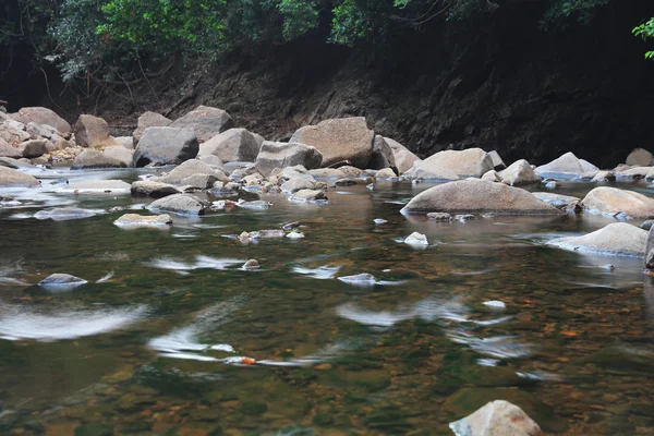 Beek in het reservoir, het reservoir van de Shing Mun — Stockfoto