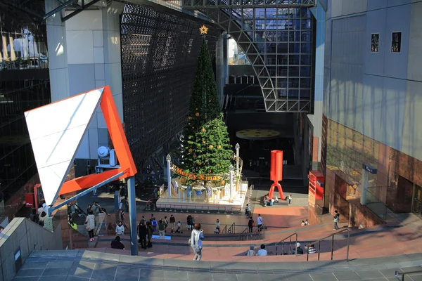 Vánoční strom v Kyoto Station v Kjótu — Stock fotografie