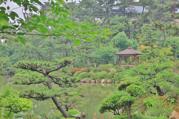 Japanse stijl tuin in Hiroshima, Japan. — Stockfoto