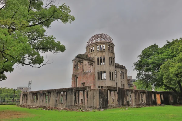 Edificio con cúpula esquelética en Hiroshima — Foto de Stock