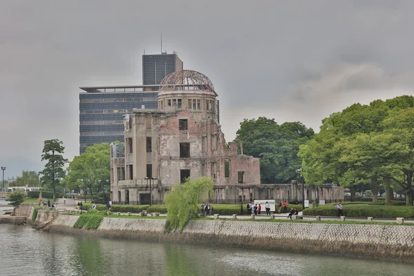 Edificio con cúpula esquelética en Hiroshima — Foto de Stock