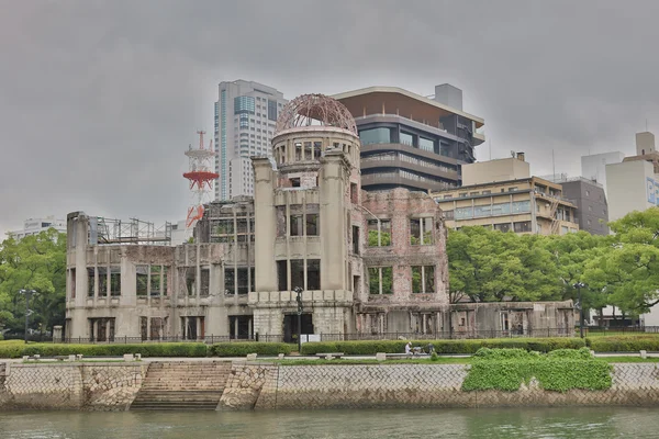 Edificio con cúpula esquelética en Hiroshima — Foto de Stock