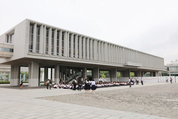 在广岛，日本儿童和平纪念碑 — 图库照片