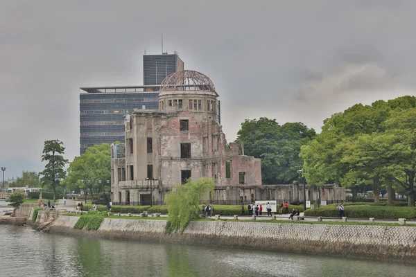 Skelettet kupolformade byggnaden i Hiroshima — Stockfoto