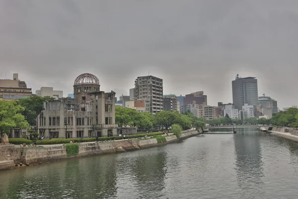 Edificio con cúpula esquelética en Hiroshima — Foto de Stock