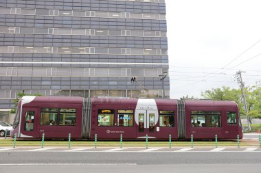  İnsanlar Hiroşima'genel Hiroden tramvay yolculuğu,