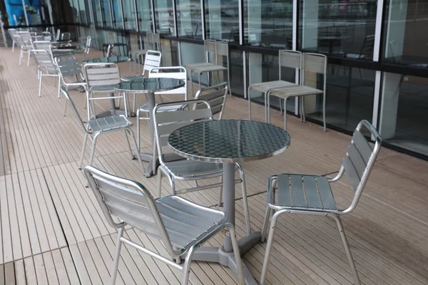 Mesa y silla de café café es al aire libre — Foto de Stock