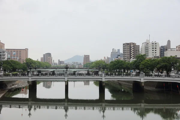 Hiroshima Skyline och Ota River i Japan. — Stockfoto