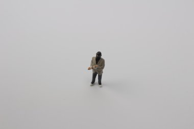  hırsız adam minyatür resim silahla