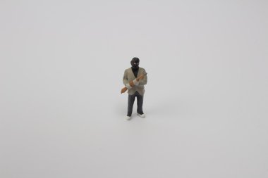  hırsız adam minyatür resim silahla