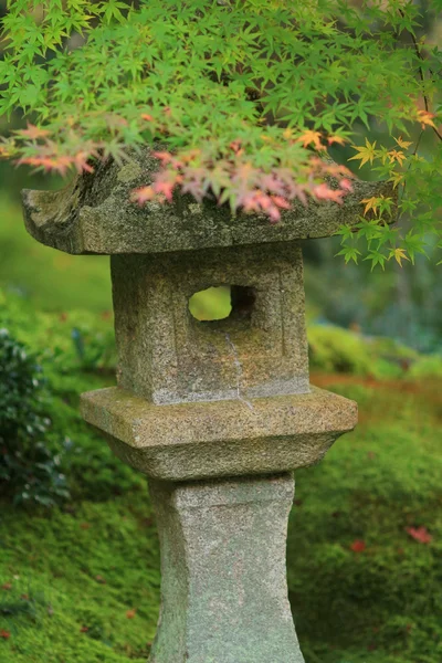 Une lanternes en pierre à kyoto — Photo