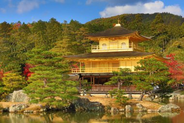 Sonbahar sezonu Kinkaku-ji Zen Budist tapınağı