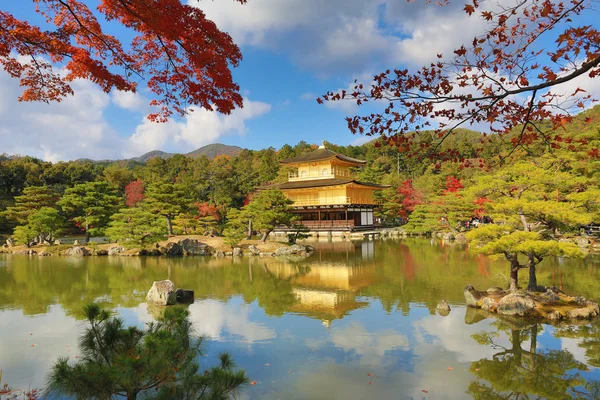 Golden περίπτερο kinkakuji ναό στο Κιότο της Ιαπωνίας — Φωτογραφία Αρχείου