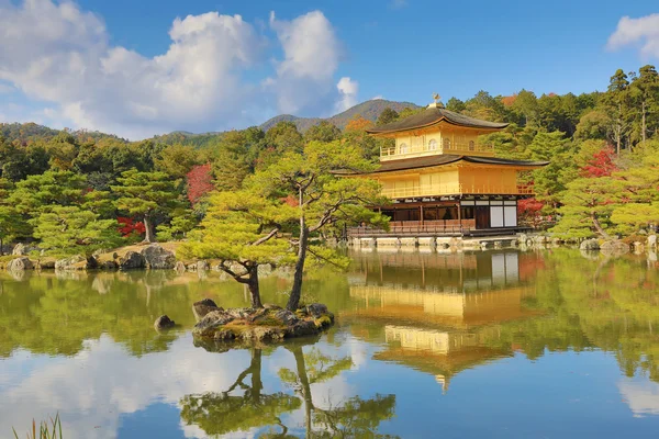 Höstsäsongen Kinkaku-ji Zen buddhistiska tempel — Stockfoto