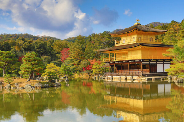 Осенний сезон буддийского храма Кинкаку-дзи Дзен
