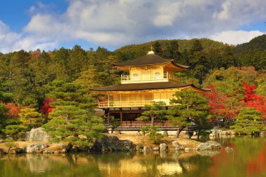 Sonbahar sezonu Kinkaku-ji Zen Budist tapınağı
