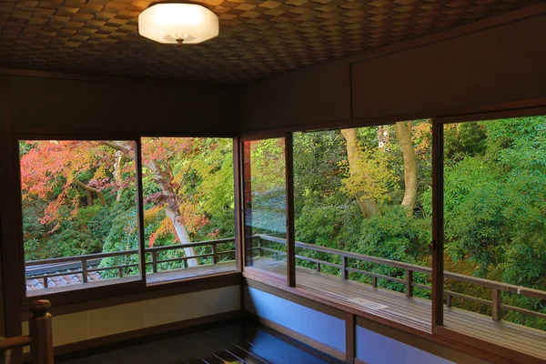 Zen jardín en Rurikoin, todo visto a través de una ventana . — Foto de Stock