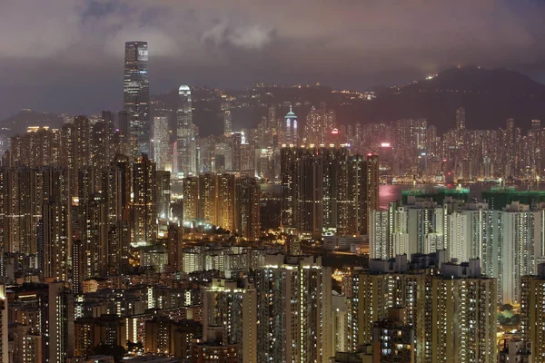 Lo skyline di Kowloon durante la notte d'estate — Foto Stock