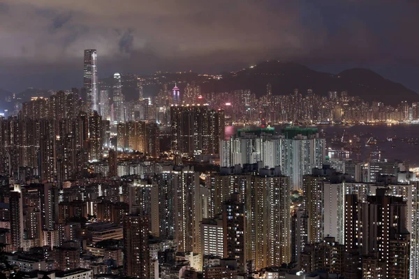 A skyline a Kowloon, nyári éjjel — Stock Fotó