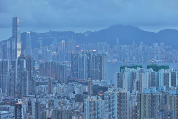 Hong Kong Downtown noite é colorida — Fotografia de Stock