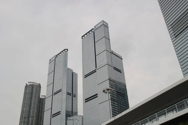 Arranha-céu concluído em Kowloon Ocidental, Hong Kong . — Fotografia de Stock