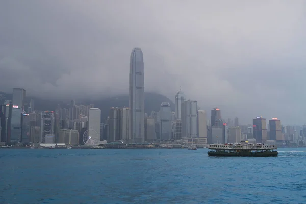 在晚上的香港天际线 — 图库照片