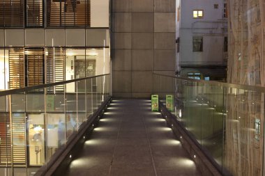 Gece ışık yolunu için hk yürür