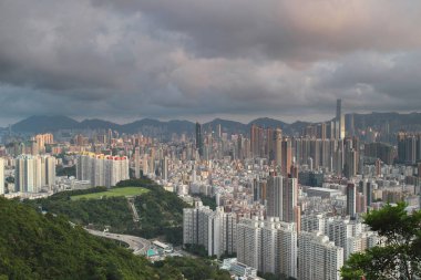 üzerinde Kowloon ve Hong kong gökyüzü günbatımı