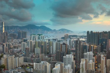 Cityscape görünümüyle kınamak ve ofis binaları 