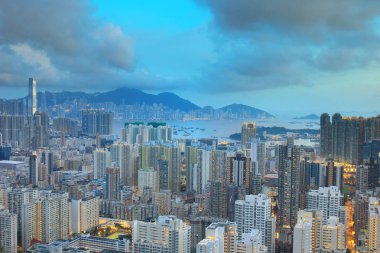 Cityscape görünümüyle kınamak ve ofis binaları 