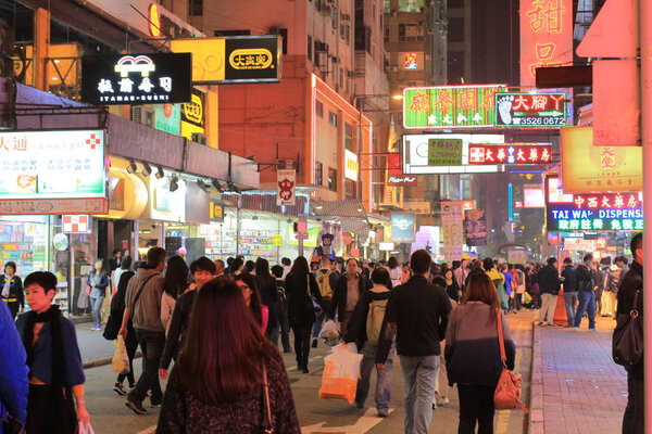 Улица Сай Ён Чхве на Монг Кок.
