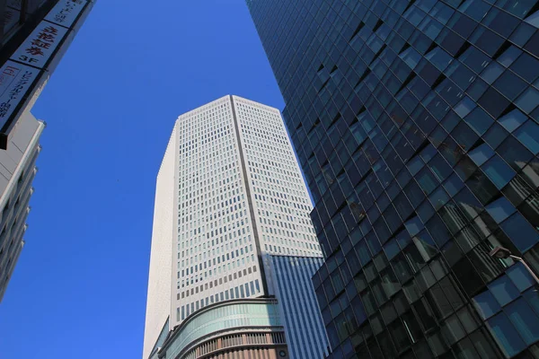 Edifício de escritórios moderno em Umeda — Fotografia de Stock