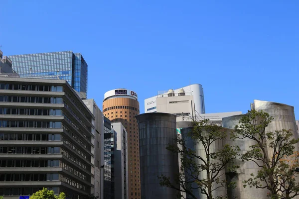 Modern kontorsbyggnad i Umeda — Stockfoto