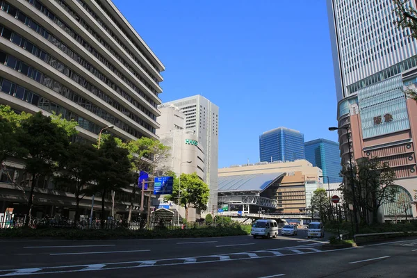 Modern kontorsbyggnad i Umeda — Stockfoto