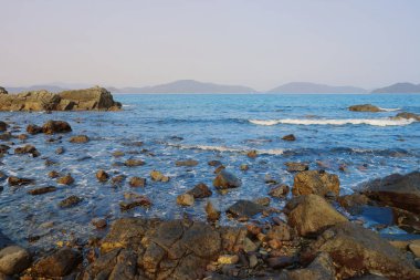 Bağlantı noktası barınak kıyısında taş