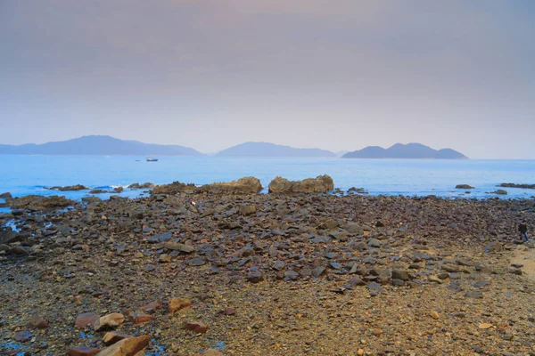 Piedras en la orilla del refugio portuario — Foto de Stock