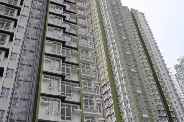 Bir apartman cephesi