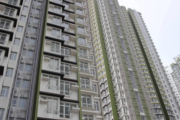 Bir apartman cephesi