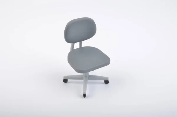 Маленький крошечный офисный стул — стоковое фото