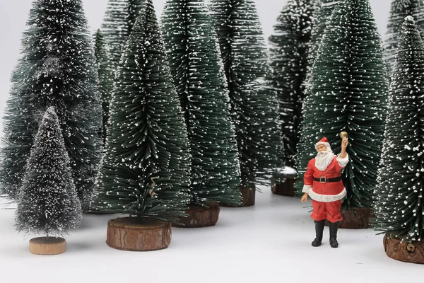 Рождество с керамической фигурой Санта-Клауса — стоковое фото