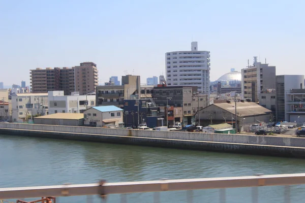 Uitzicht op de stad Osaka per trein — Stockfoto