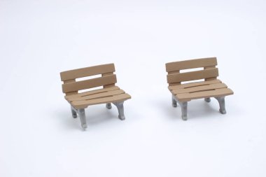 Beyaz bir arka plan üzerinde koltuk oyuncak 