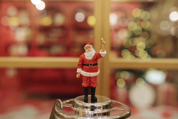 Santa Claus dekorace panenka na Boked světla — Stock fotografie