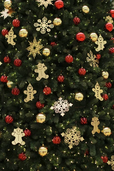 Christmas tree with ornaments of baubles — Stock Photo, Image