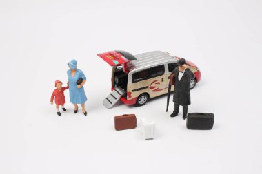 eğlenceli bir oyuncak taksi ile yolunu