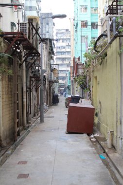 hong kong dağınık yan sokakta