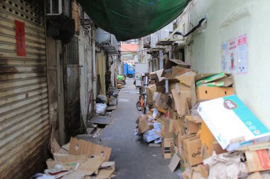 hong kong dağınık yan sokakta