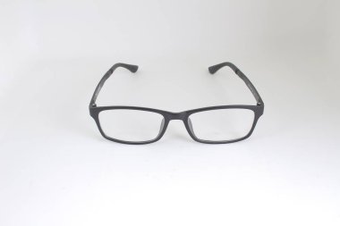 Siyah Gözlüklü Beyaz Gözlüklü